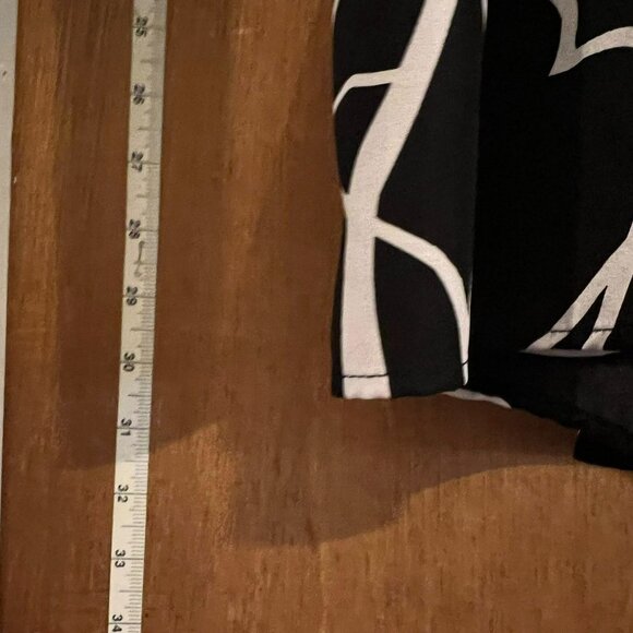 Size 4XL - Emery Rose - Black and White Pullover Blouse - Picture 6 of 6